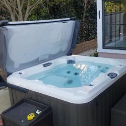 Jacuzzi [ Pending To Be Sold ] 