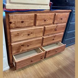 9 drawers dresser / Nine drawers dresser