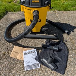 EUC DEWALT Stealthsonic Quiet 6-Gallon 4 HP Corded Wet/Dry Shop Vacuum with Accessories