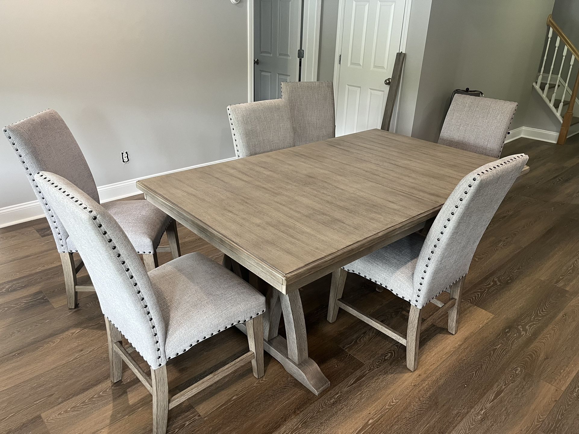 Dinning Room Table And 6 Chairs