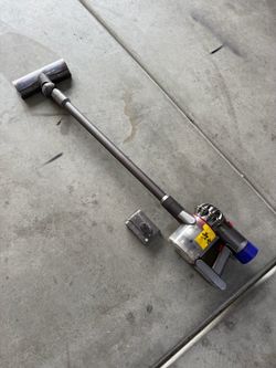 Dyson V7 Animal Vacuum Cordless *READ DESCRIPTION*
