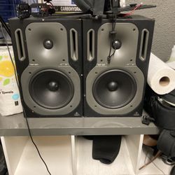 Behringer Truth B2031A