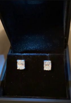Brand New 2CTTW Lab-Grown VVS2 Diamond Stud Earrings — IGI Certified
