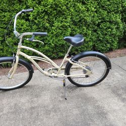 *MOVING SALE - EVERYTHING MUST GO* Used Electra Cruiser 7-speed Step-Thru