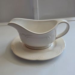 Pfaltzgraff Filigree Gravy Boat and Drip Tray