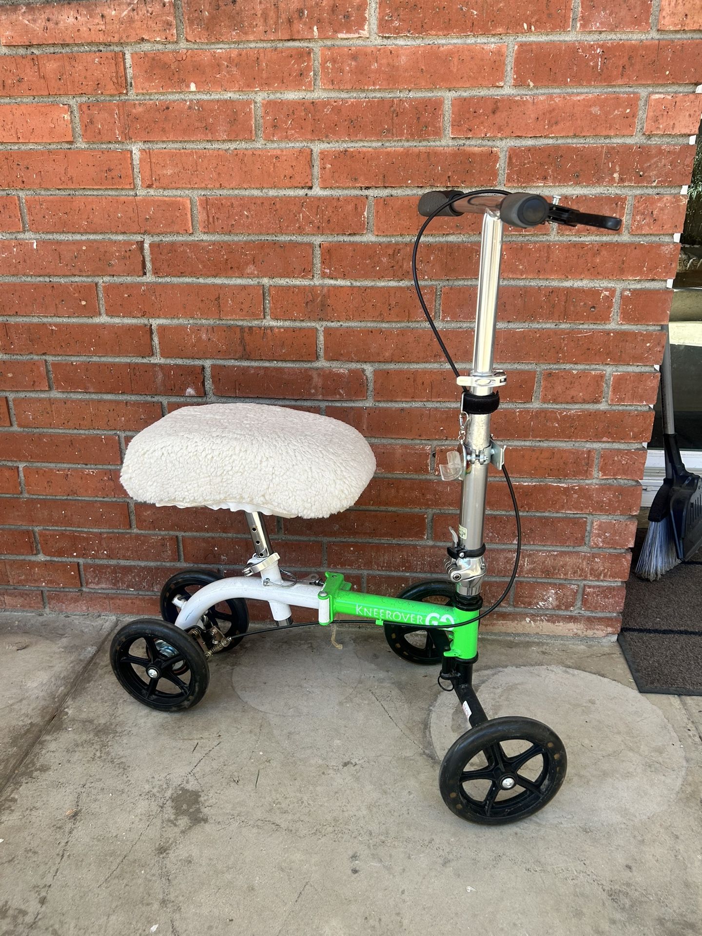 KneeRover Knee Scooter