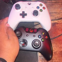 Xbox One S Comes With Two Controllers All Games Power  Cords 