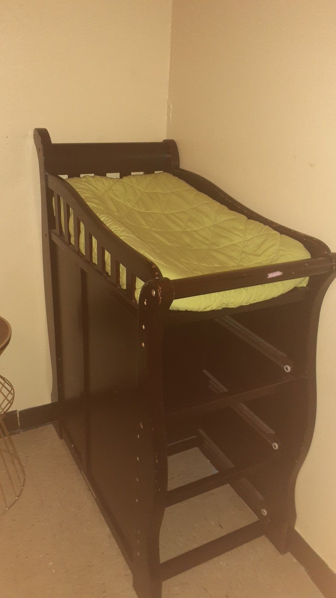 Changing table w mattress, 2 covers