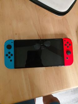 Nintendo switch OLED red and blue controllers. Blue controller can't push down on internal button. And L button doesn't work a few minor scratches but