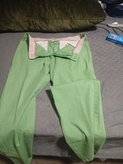 IZOD Men's Green Chino Pants