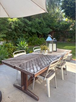 Outdoor Dining Table and Chairs