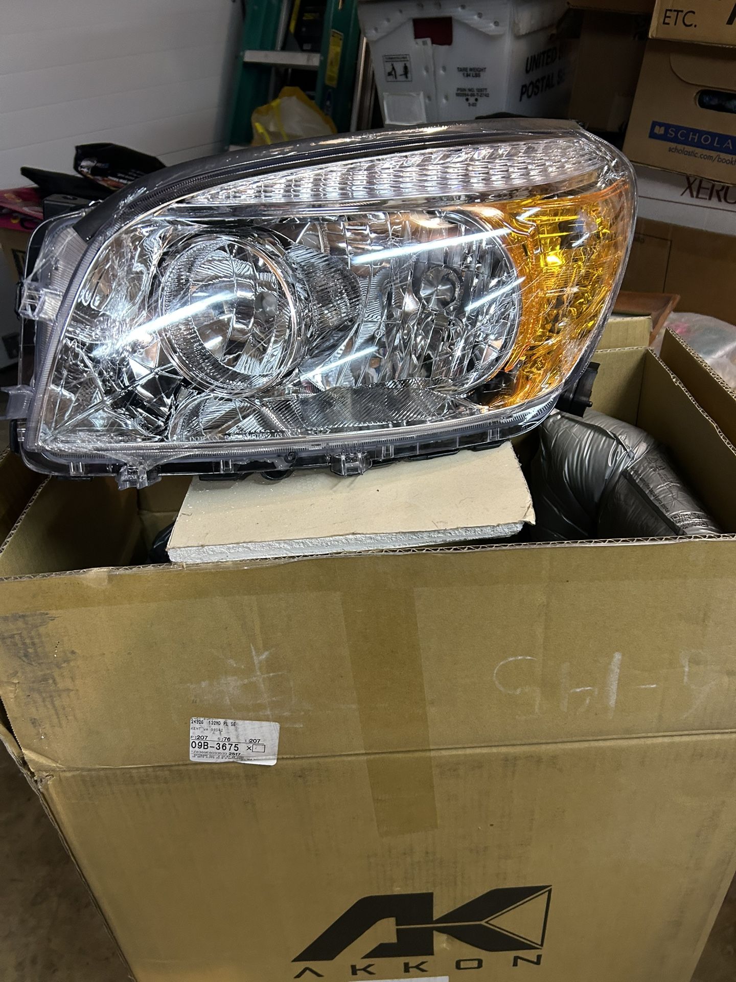 06-08 Toyota RAV4 Headlights