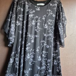 BEAUTIFUL BLOUSE SIZE 2XL  VERY DRESSY WITH A Slip Attached Under 