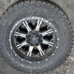 Fuel 20" Wheel D541 Mounted on tire 35x12.50 R20 LT