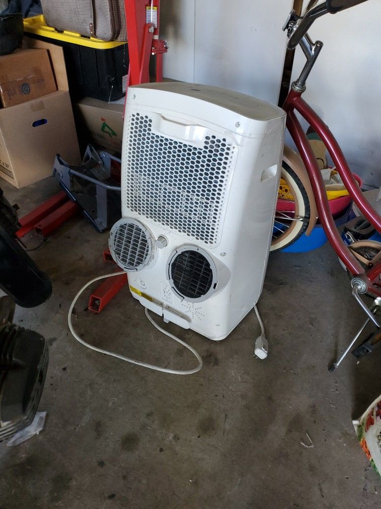 PORTABLE AIR CONDITIONING UNIT