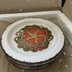 Dinnerware Set