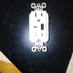 New Tr15usbacw White Outlet With USB And USB C Built-in