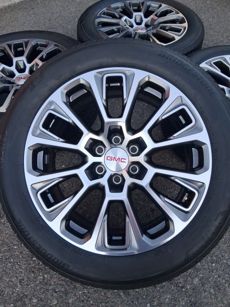 2025 NEW OEM ORIGINAL TAKEOFFS GMC YUKON DENALI 22 INCH TIRES BRIDGESTONE NEW 100 % DOT 1525 $ 2350