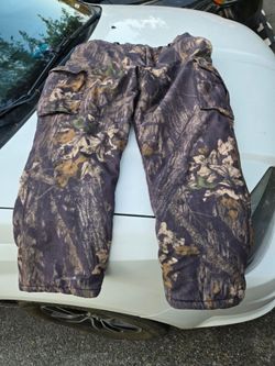 Cabela's Mossy Oak Dry-Plus Outdoor Pants Size 38 Regular. Small tear in photos.