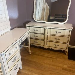 Stunning Vintage French Provincial Bedroom Set-cream and gold