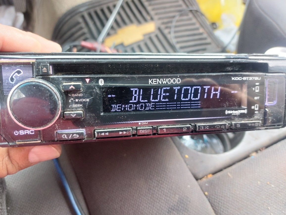 STEREO KENWOOD CD AUX USB BLUETOOTH CAMBIA DE DIFERENTES COLORES GOOD CONDICIÓN ABLO ESPAÑOL 