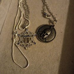 2 necklaces 1with Star ⭐ Charm 1with Spartan Helmet Pendant In Perfect Condition