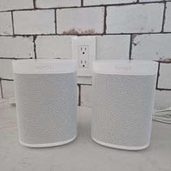 Pair Of Sonos Play:1 Speakers