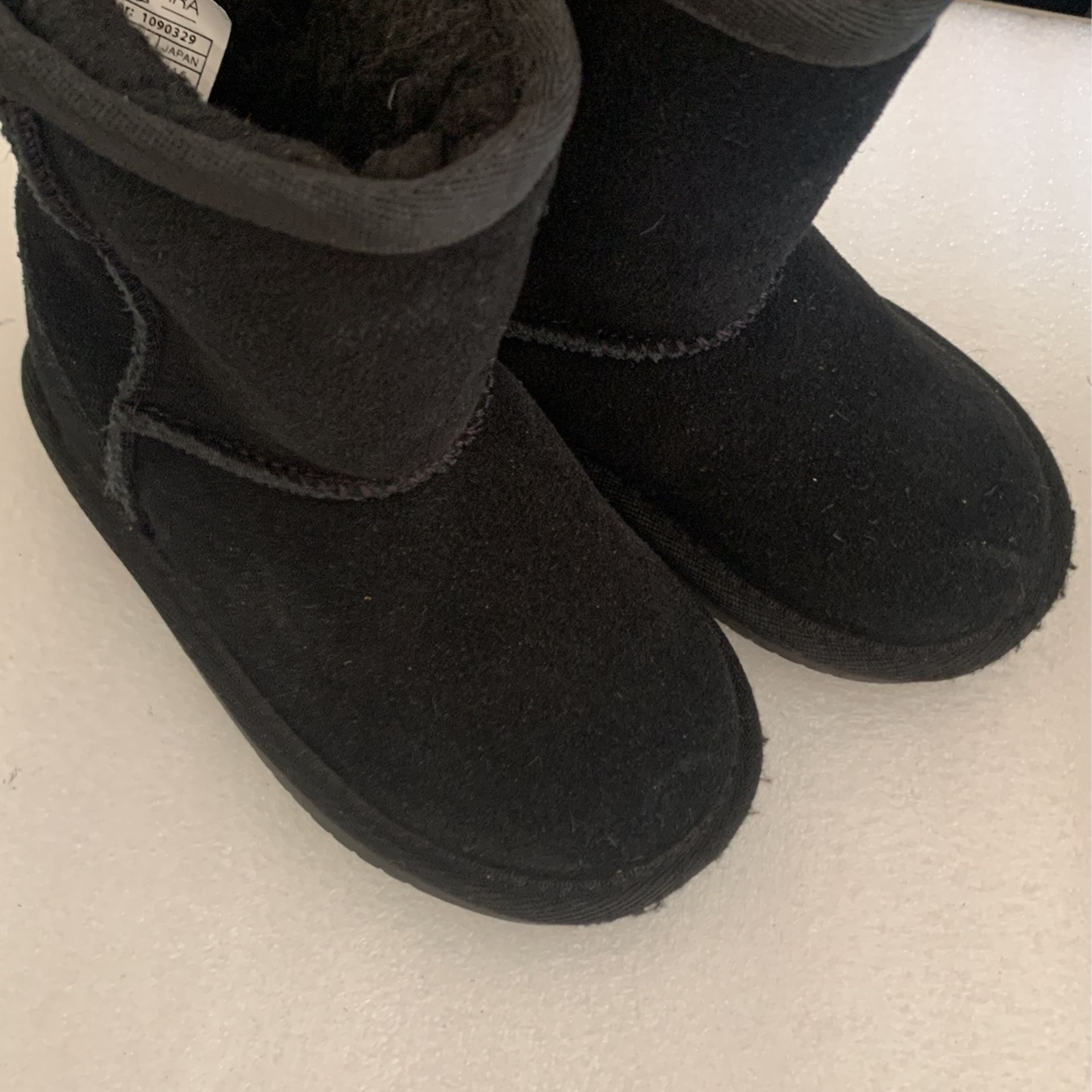 Pre-owned Koolaburra By uGS Size 7