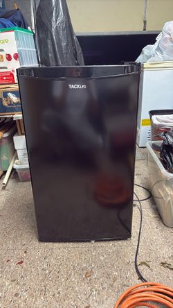 TACKlife  mini fridge