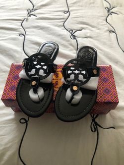 New Tory Burch Black Glossy Sandals Size 5.5