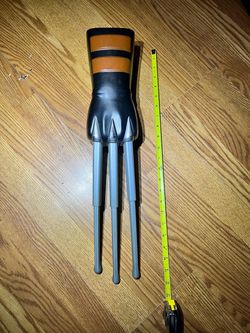 Hasbro marvel wolverine extendable claw hand X-men 2008