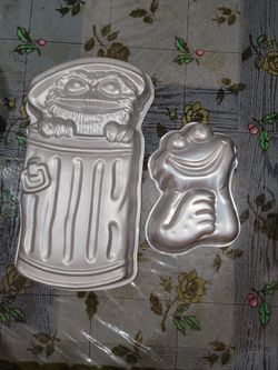 Cookie Moster And Oscar The Grouch Baking 