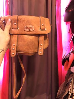 Small brown / tan purse