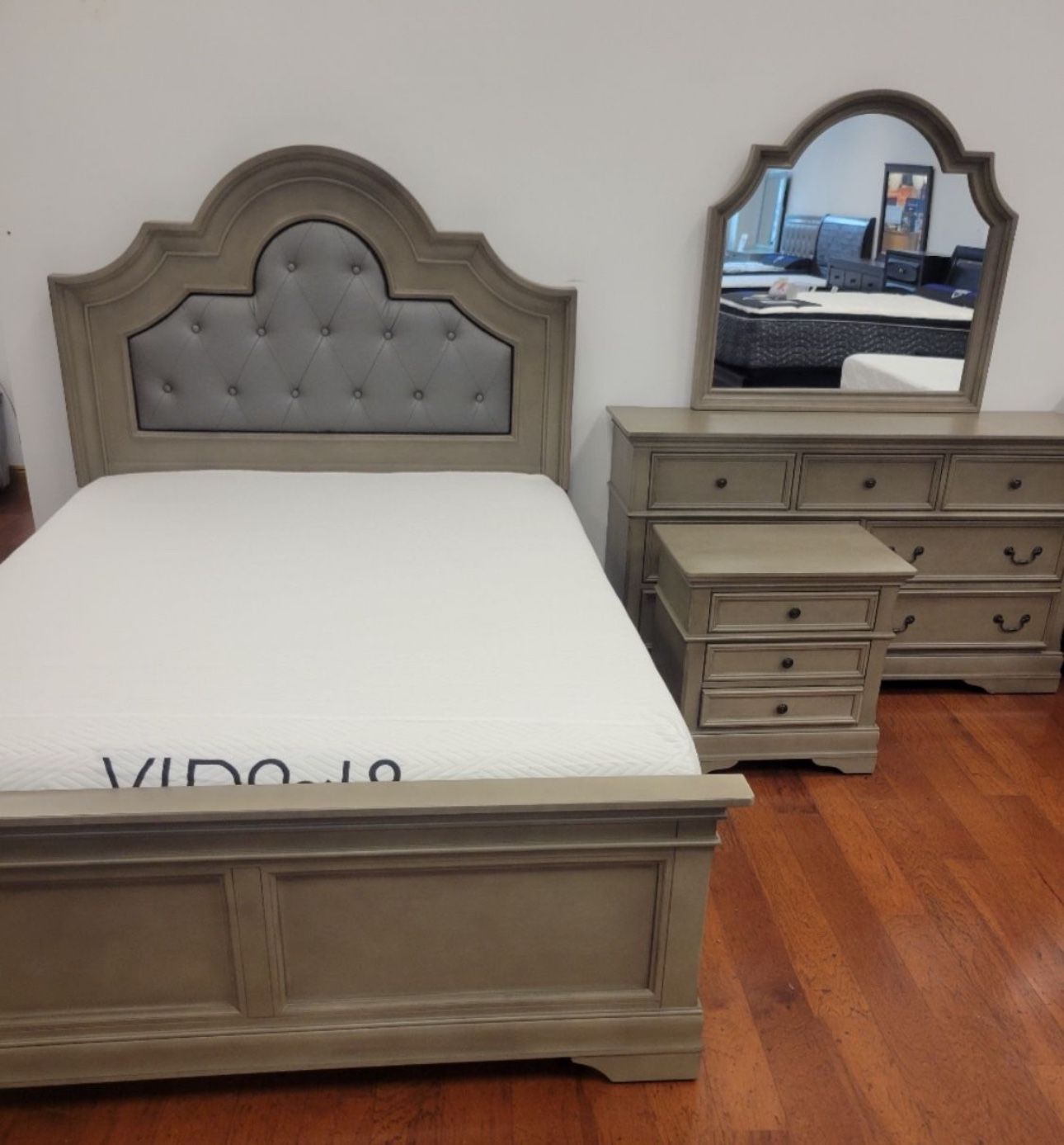 BEAUTIFUL NEW FRISCO QUEEN BEDROOM SET ON SALE ONLY $899. KING SET $999. IN STOCK SAME DAY DELIVERY π EASY FINANCING