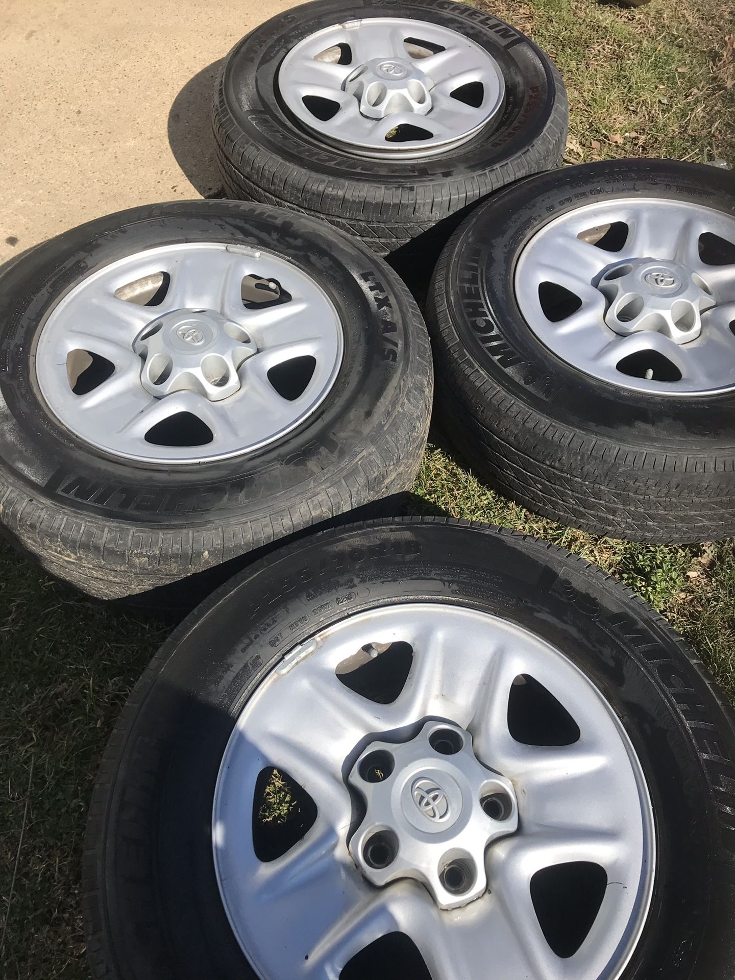 Tundra 2018 original rims $300