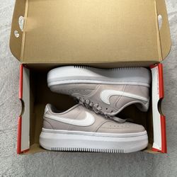 Nike court vision Alta platform - size 8 Women’s - brand new