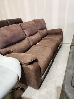 Recliner Sofa. Display.