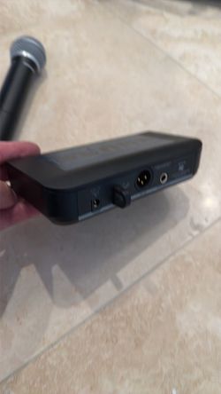 Shure wireless Mic Kit BLX4 rcvr/PG58 mic