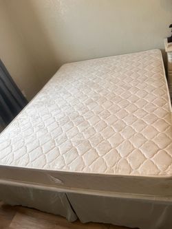 Queen mattress and boxspring