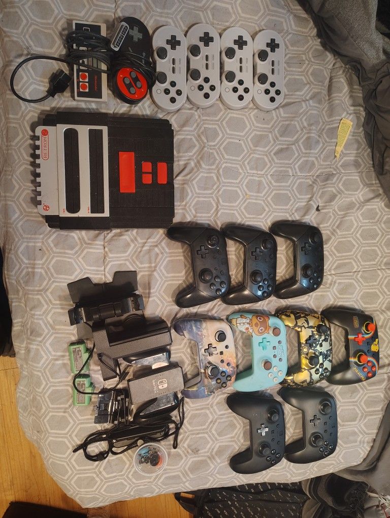 Retro Nintendo And SNES System Accessories And Controllers