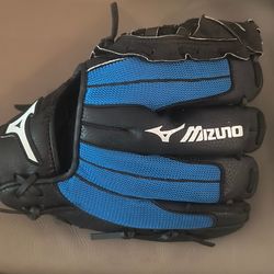 The Mizuno Prospect PowerClose GPP1050Y3RY (10.5")
