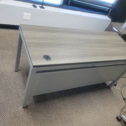  6FT Office Desk – Spacious & Modern (Gray) 