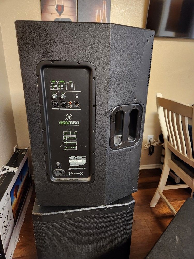 Mackie POWERED SPEAKERS for Sale! (Used) Selling Together For 1.100