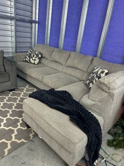 Sectional Sofa/ Couch (We Deliver)
