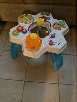 VTech Buzz and Learn Activity table with Accessories