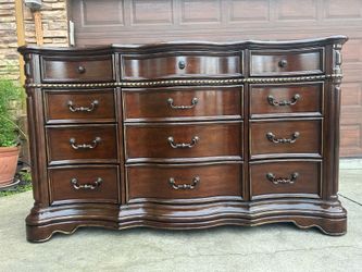 Flexsteel Wynwood Furniture 12-Drawer Dresser