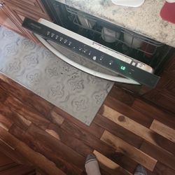 Working Dishwasher