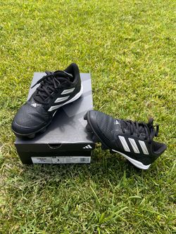 Baseball cleats