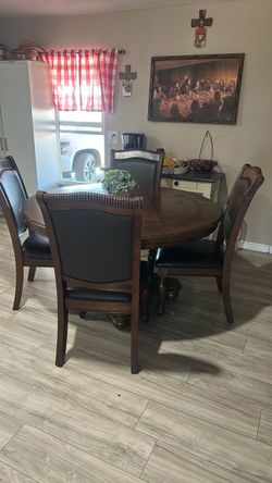4 chair dinning table very cute