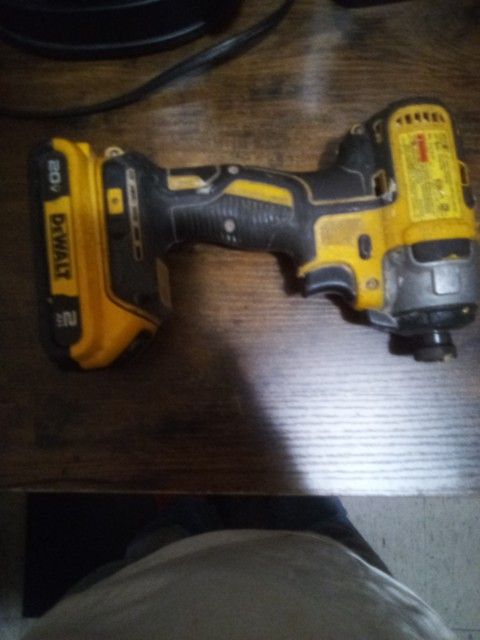 DeWalt drill in excellent condition $60 no lower